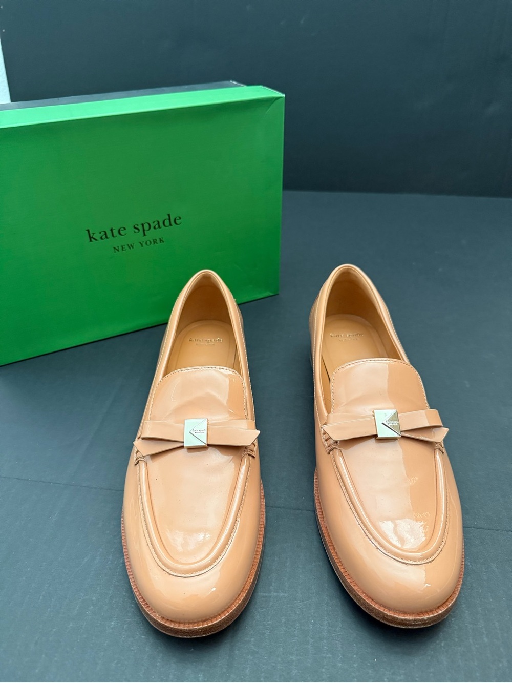 kate spade Beige Bow Leather Loafers Size 11 NEW - Picture 2 of 13